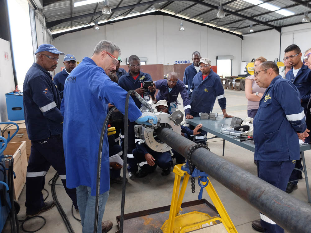 Formation-sur-site-Afrique-du-sud-sur-machine-de-coupe-TT.jpg